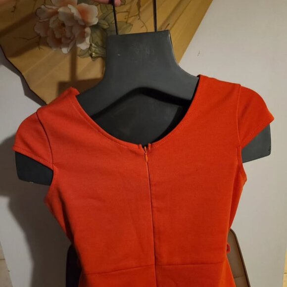 Pretty coral body con dress. - Picture 6 of 6